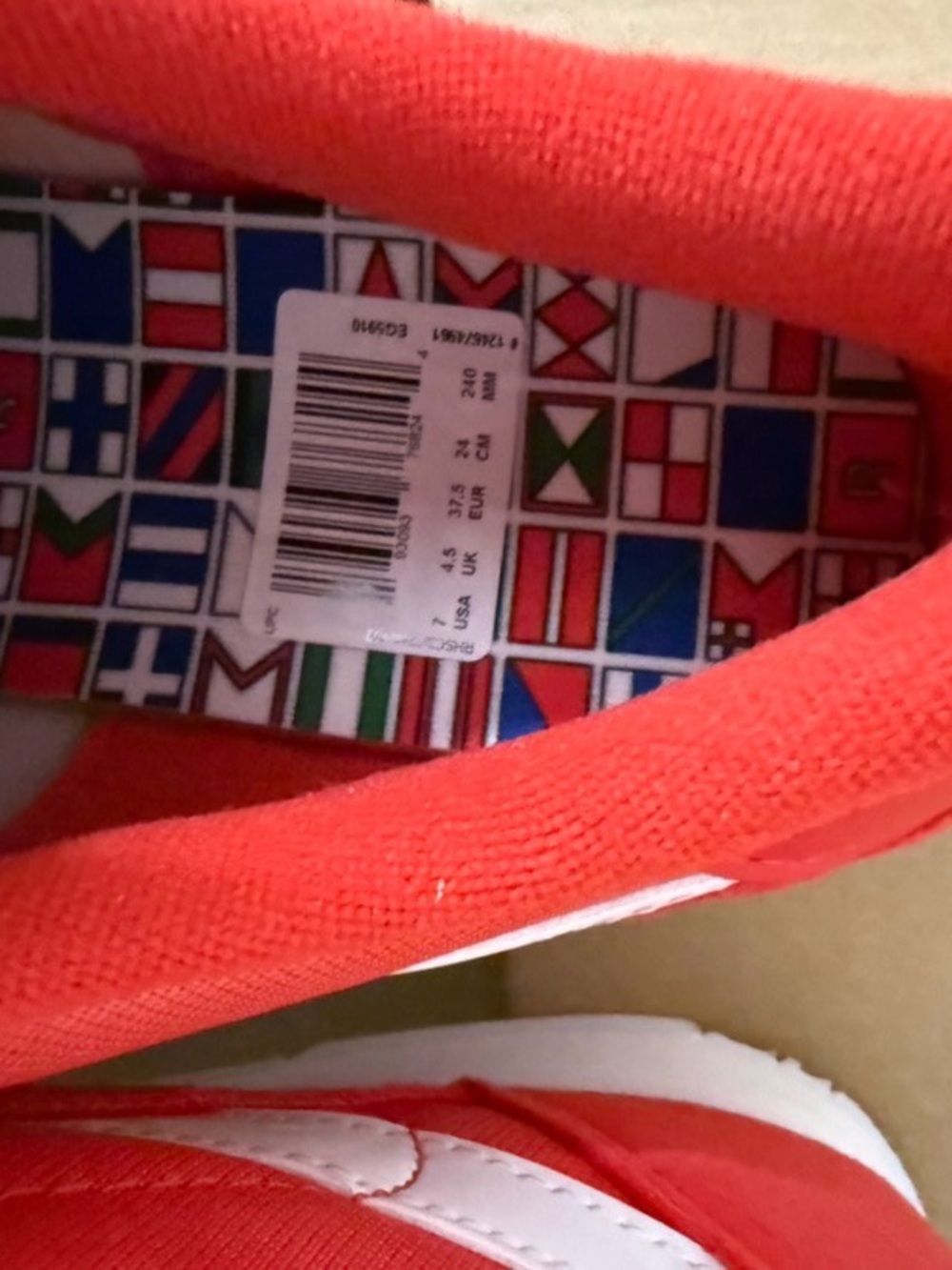 **NEW IN BOX** Reebok Women’s Classic Nylon “Collage of Flags” in Radiant Red - Picture 7 of 8